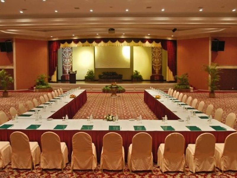 קוצ'ינג Damai Puri Resort & Spa מראה חיצוני תמונה The Royal Thai Conference Centre