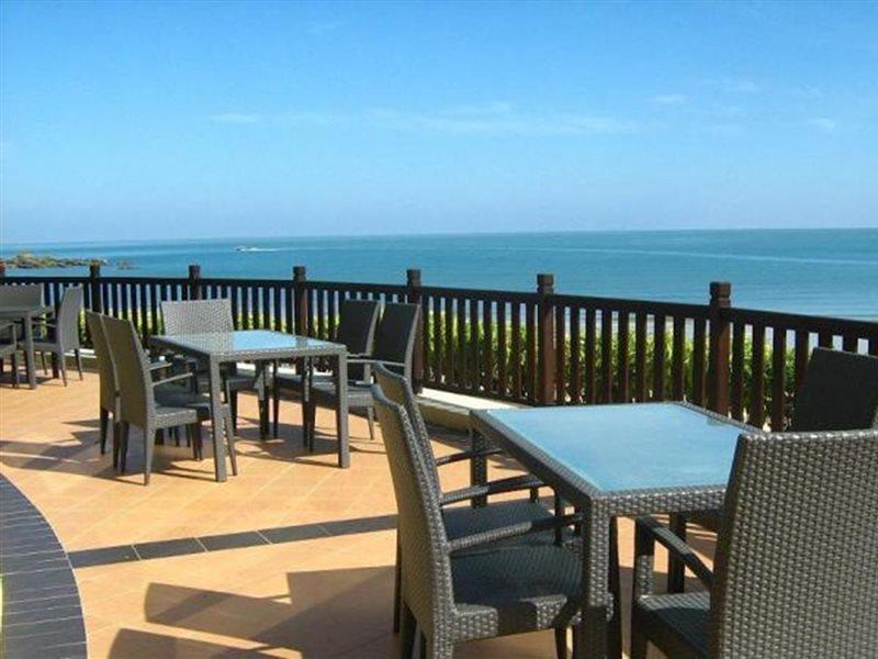קוצ'ינג Damai Puri Resort & Spa מראה חיצוני תמונה View of the beach from the hotel