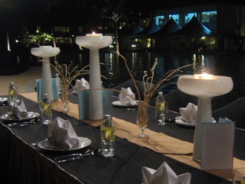 קוצ'ינג Damai Puri Resort & Spa מראה חיצוני תמונה A table set for a formal dinner