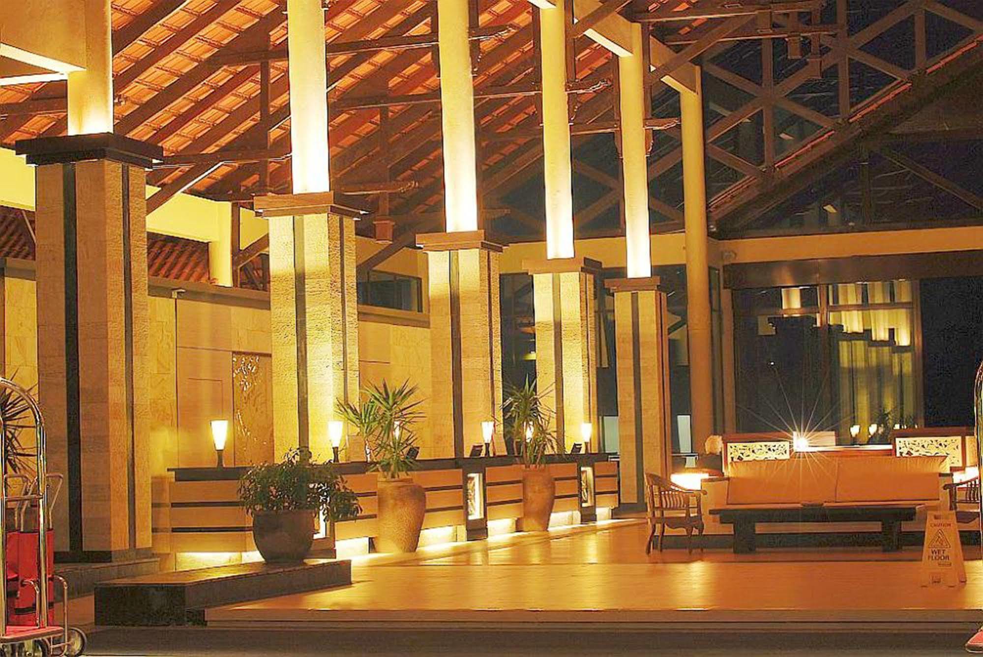 קוצ'ינג Damai Puri Resort & Spa מראה חיצוני תמונה The interior of the hotel