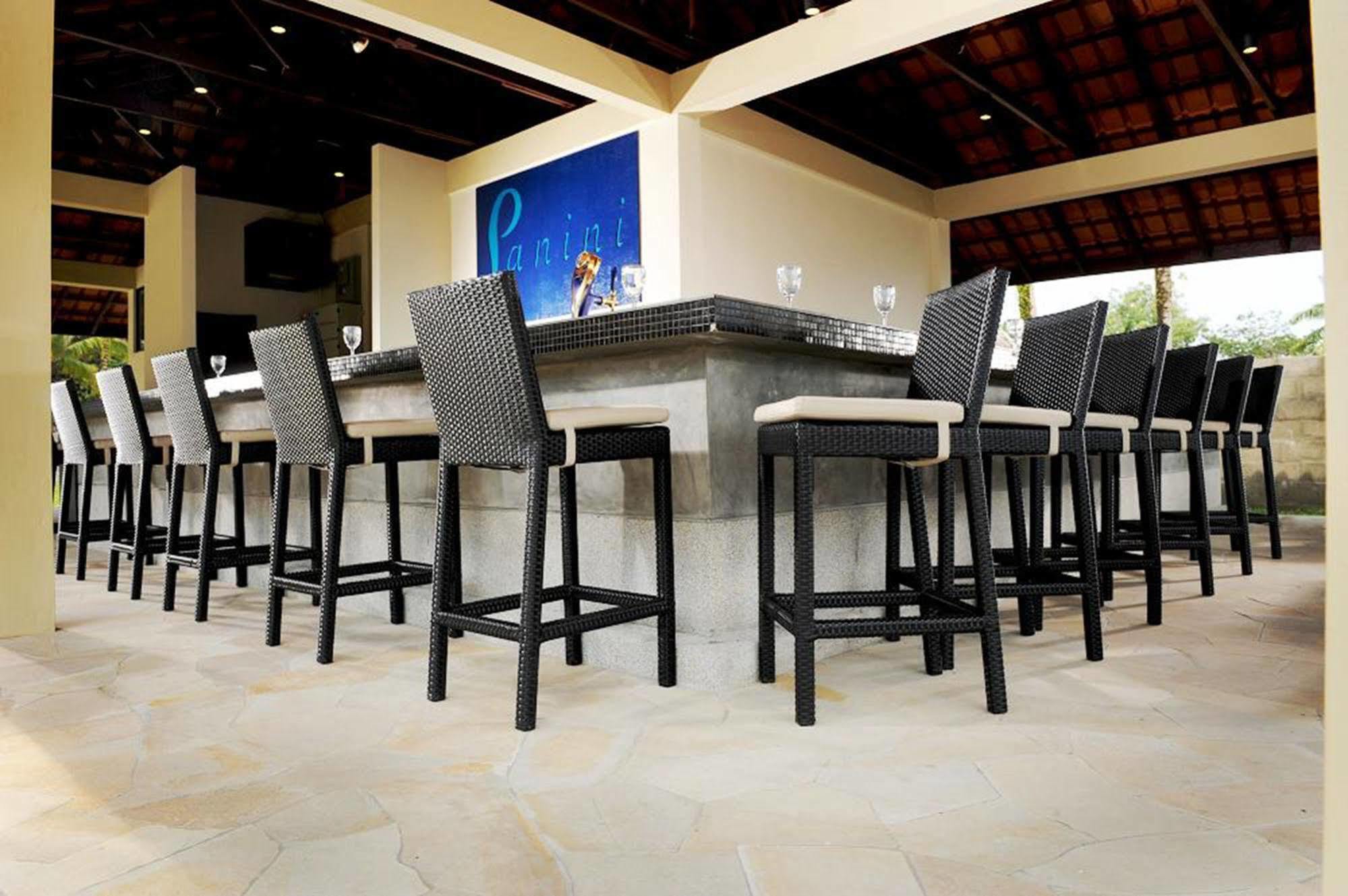 קוצ'ינג Damai Puri Resort & Spa מראה חיצוני תמונה The bar at the pool