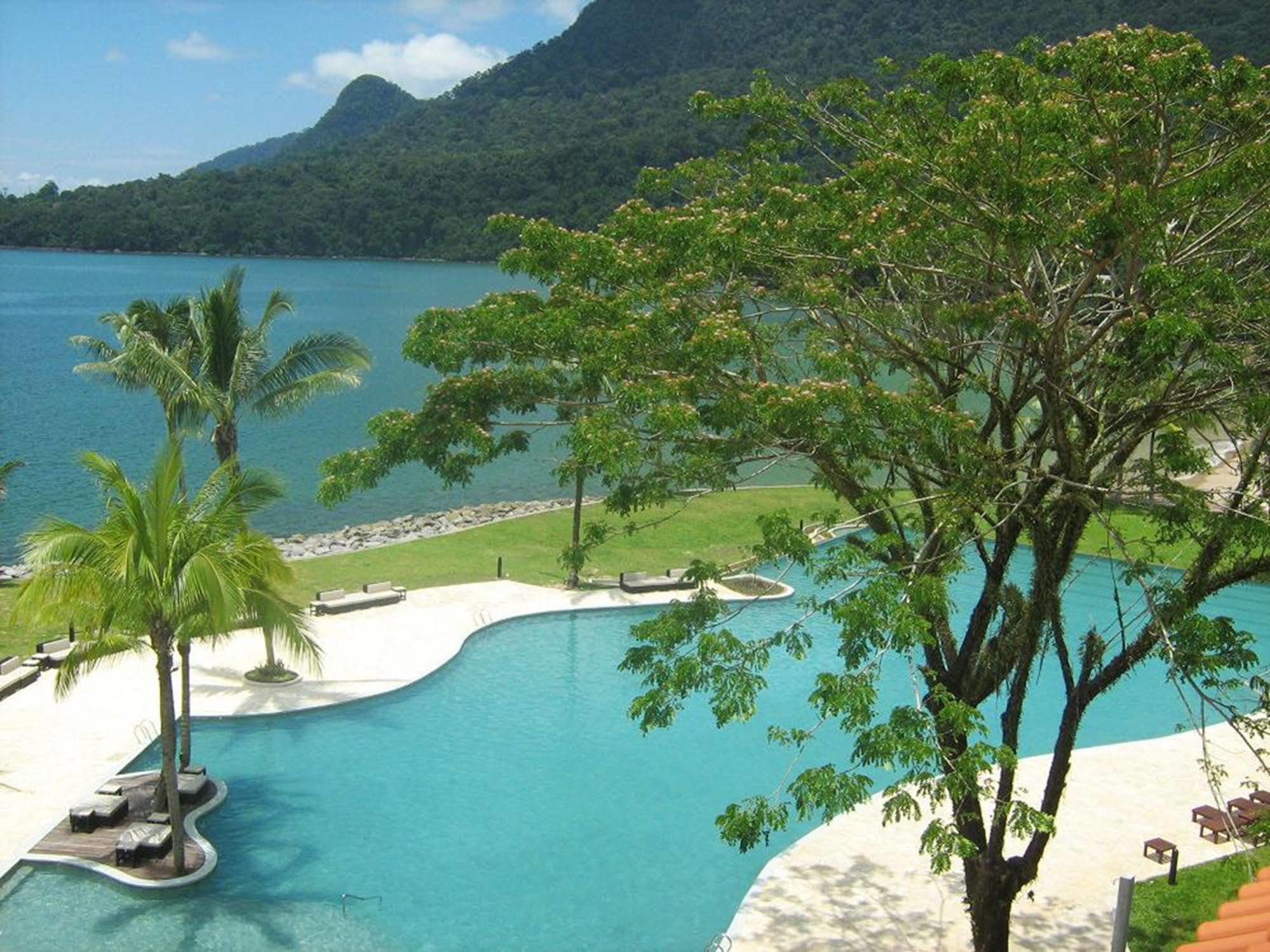 קוצ'ינג Damai Puri Resort & Spa מראה חיצוני תמונה The pool at the Pangkor Laut Resort
