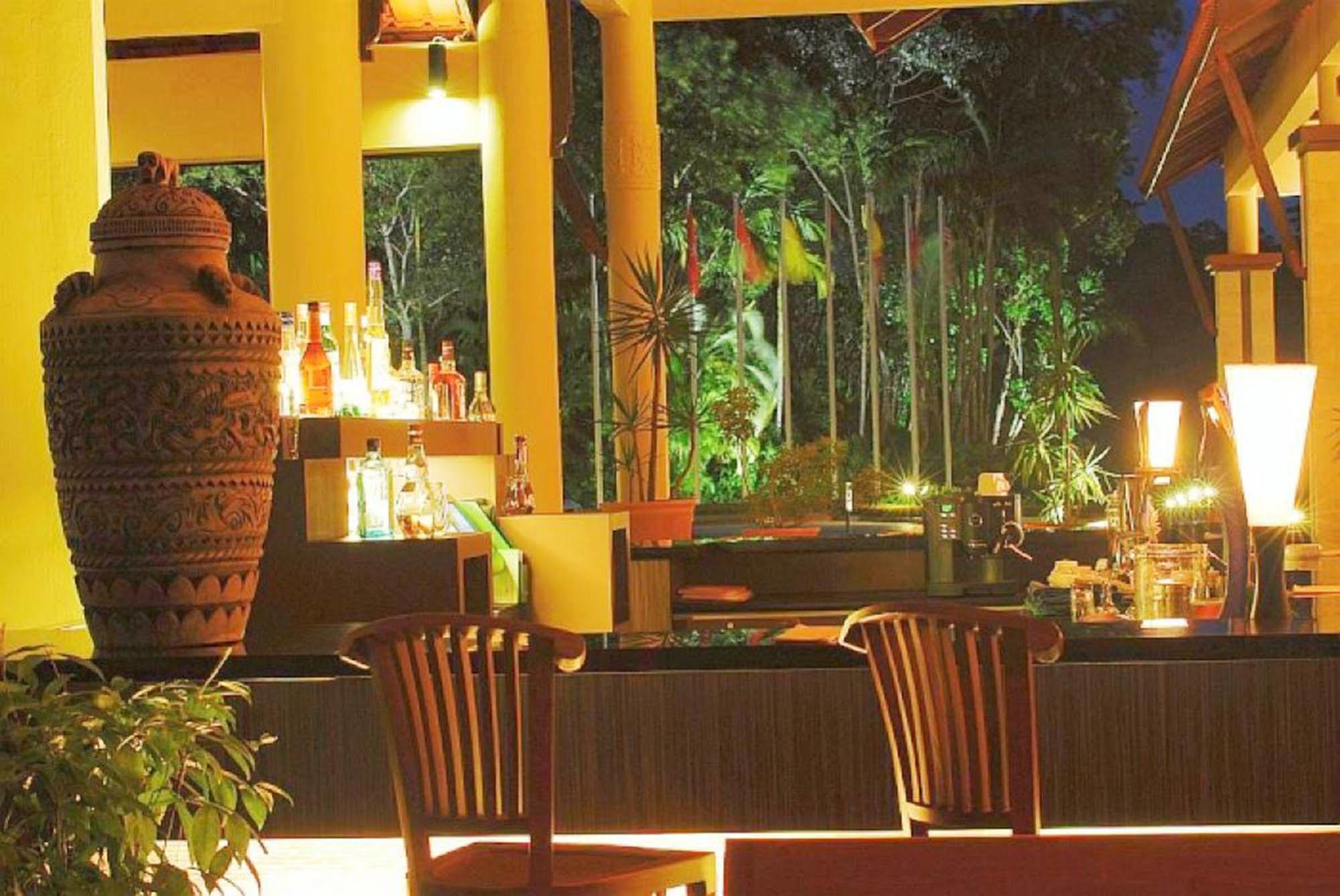 קוצ'ינג Damai Puri Resort & Spa מראה חיצוני תמונה The bar at the hotel