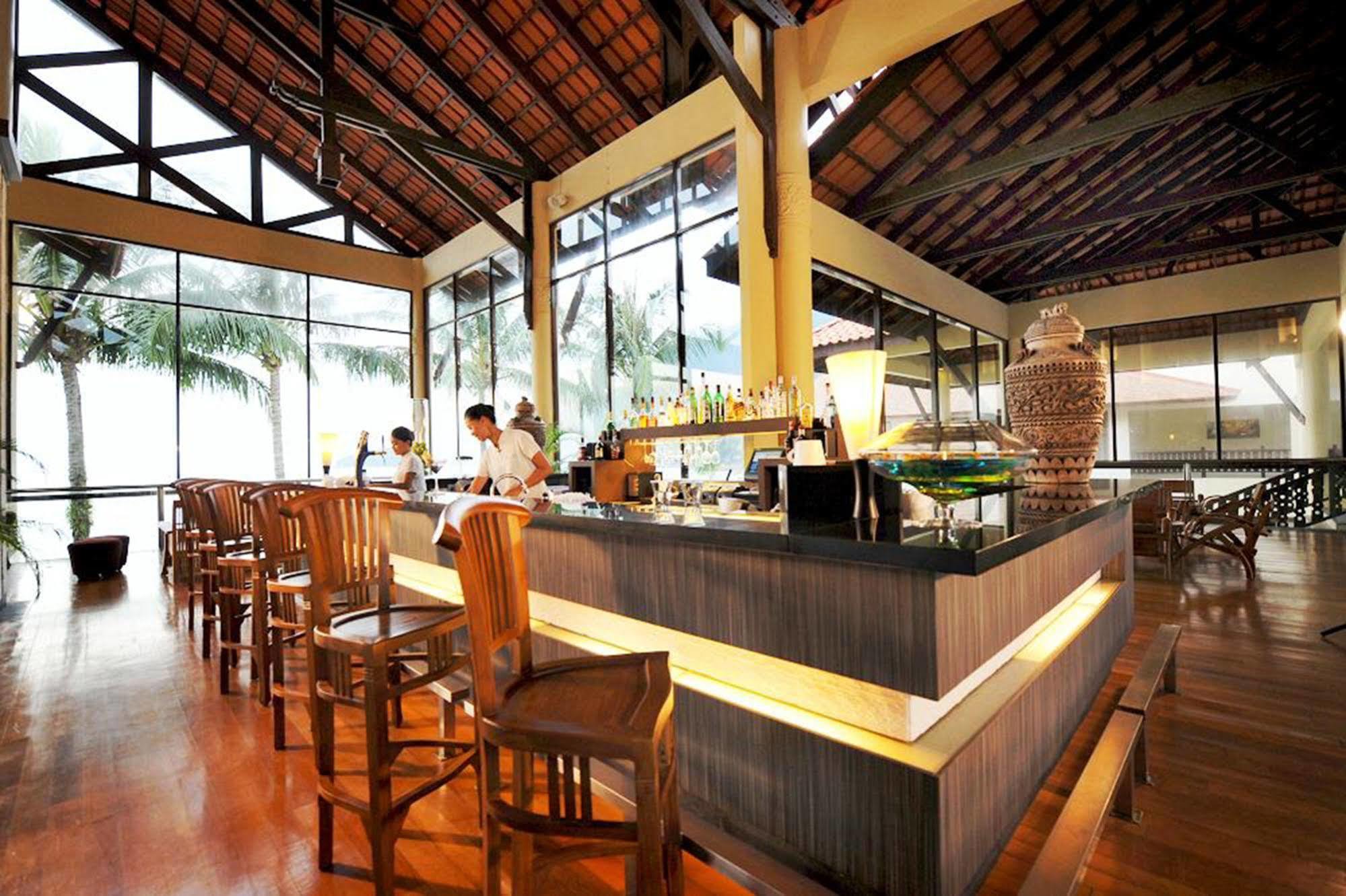 קוצ'ינג Damai Puri Resort & Spa מראה חיצוני תמונה The bar at the lobby